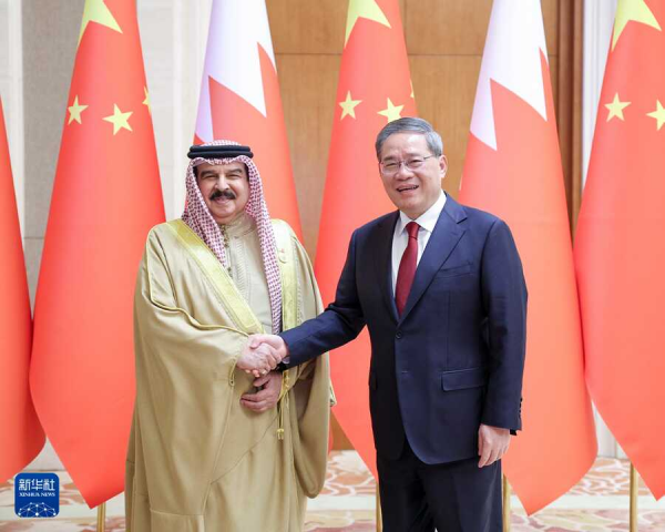李强会见巴林国王哈马德.jpg